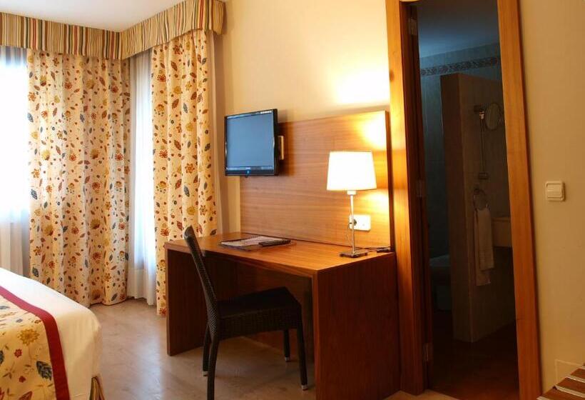 اتاق استاندارد سه نفره, Guillem & Spa