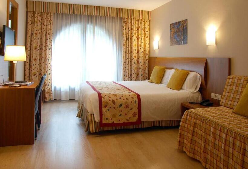 Economy Quadruple Room, Guillem & Spa