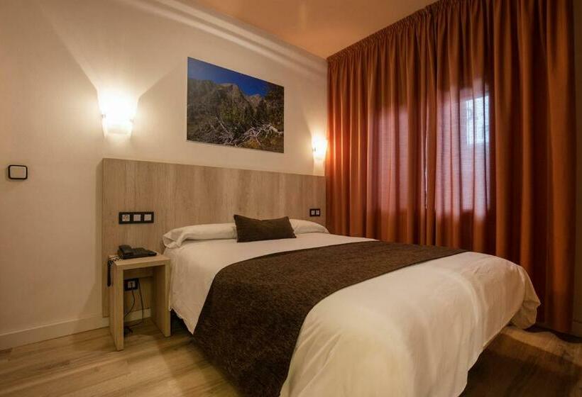 Economy Triple Room, Marco Polo