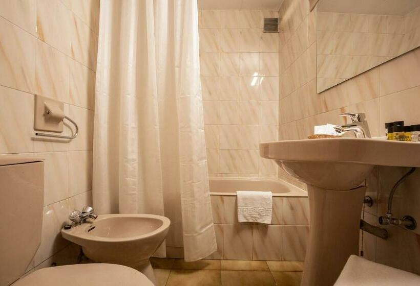Economy Triple Room, Marco Polo
