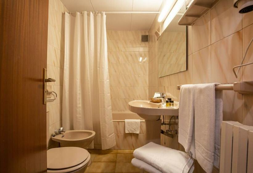Economy Triple Room, Marco Polo