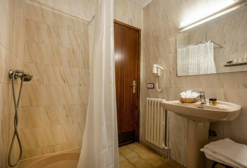Economy Quadruple Room, Marco Polo
