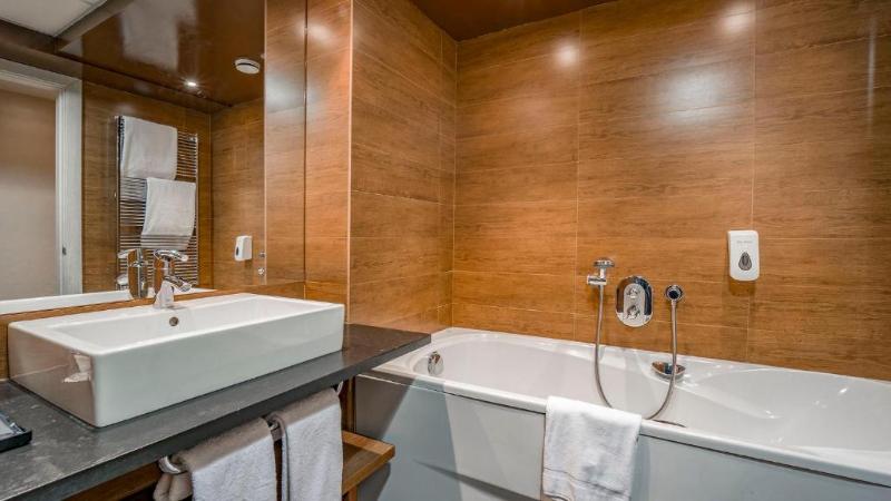 اتاق سوپریور چهار تخته, Roc Blanc Hotel & Spa