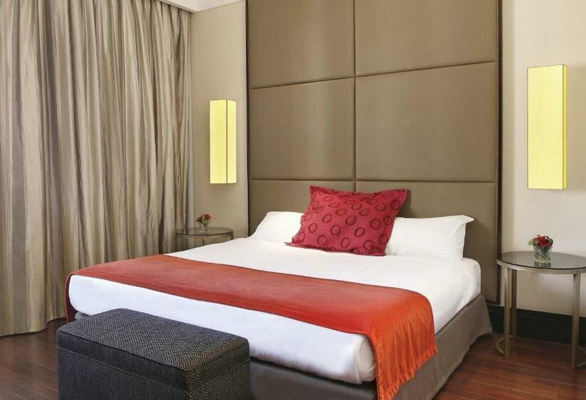 اتاق لوکس, Savoy