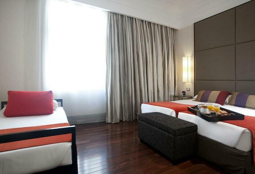 اتاق استاندارد سه نفره, Savoy