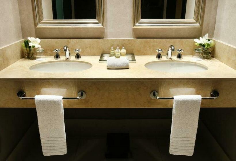 اتاق استاندارد سه نفره, Savoy