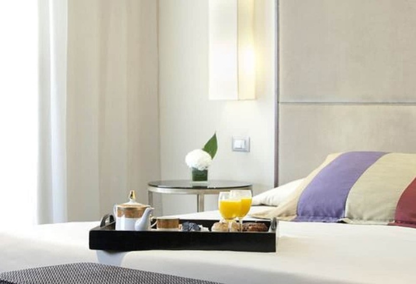 اتاق استاندارد سه نفره, Savoy
