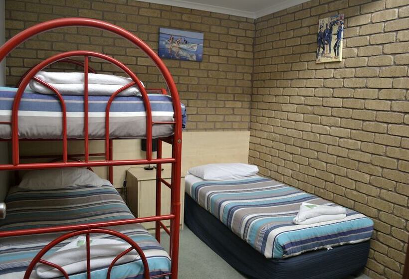 Семейный Номер, Surf City Motel