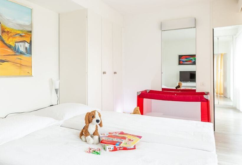 Family Suite, Alexander