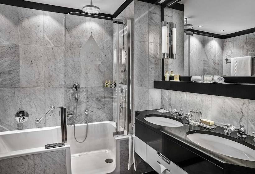 اتاق لوکس با چشم‌انداز دریاچه, Badrutt S Palace Hotel St Moritz