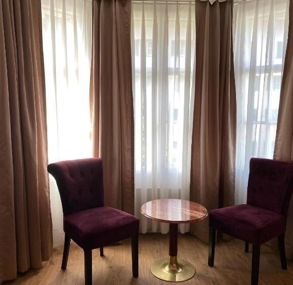 اتاق استاندارد سه نفره, Boutique City Hotel Gallo
