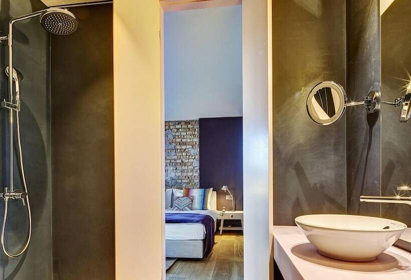 Quarto Superior com Sacada, Anker Luzern