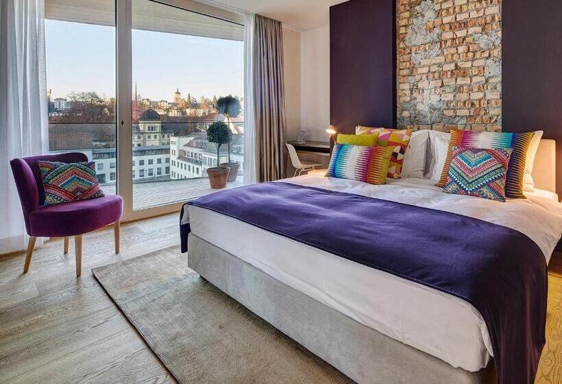 Quarto Superior com Sacada, Anker Luzern