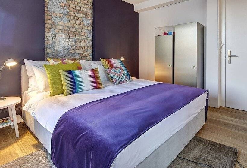 Quarto Superior com Sacada, Anker Luzern