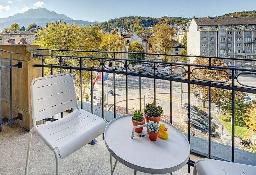 Quarto Superior com Sacada, Anker Luzern