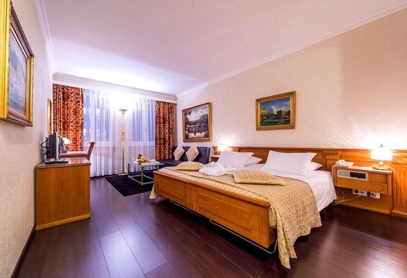 سوییت جونیور, Century