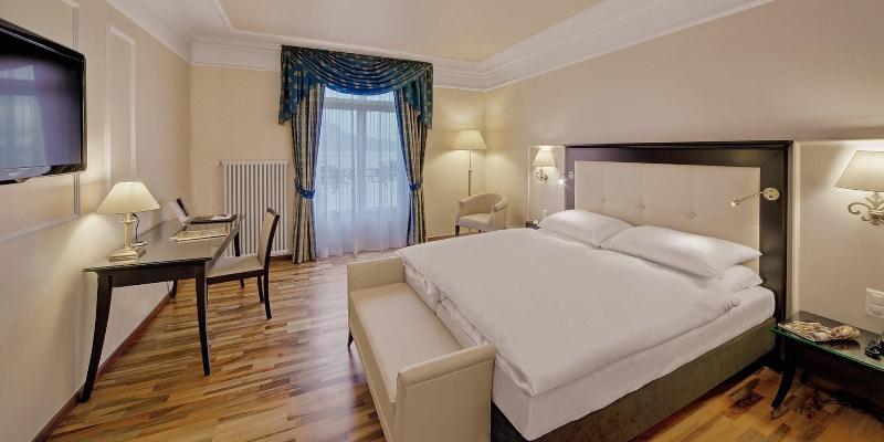 اتاق لوکس با چشم‌انداز دریاچه, Grand Hotel Suisse Majestic, Autograph Collection