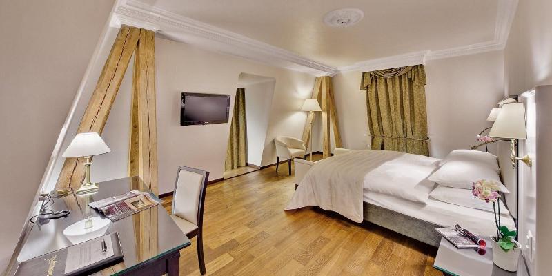 اتاق سوپریور با چشم‌انداز شهر, Grand Hotel Suisse Majestic, Autograph Collection