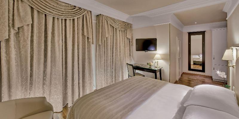 اتاق سوپریور با چشم‌انداز شهر, Grand Hotel Suisse Majestic, Autograph Collection