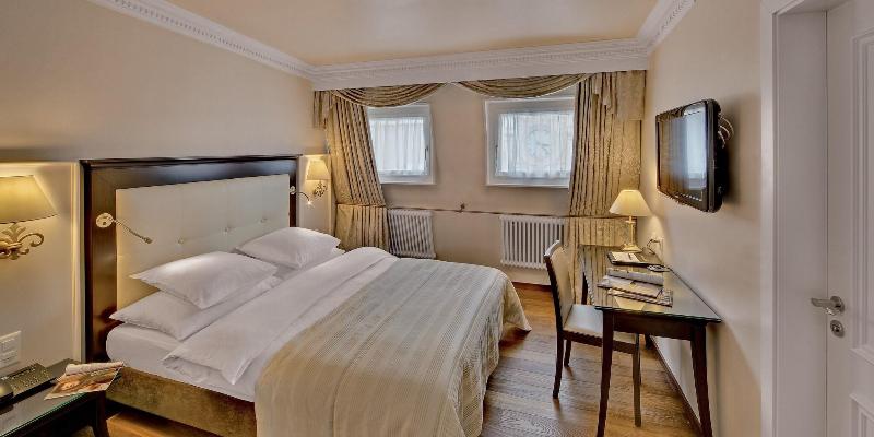 اتاق سوپریور با چشم‌انداز شهر, Grand Hotel Suisse Majestic, Autograph Collection