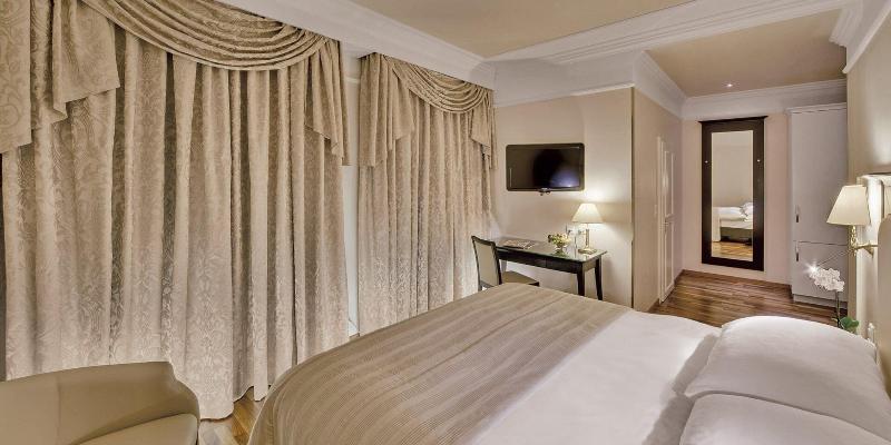 اتاق سوپریور با چشم‌انداز شهر, Grand Hotel Suisse Majestic, Autograph Collection