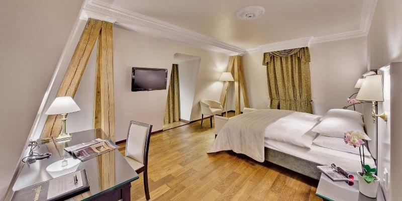 اتاق سوپریور با چشم‌انداز شهر, Grand Hotel Suisse Majestic, Autograph Collection