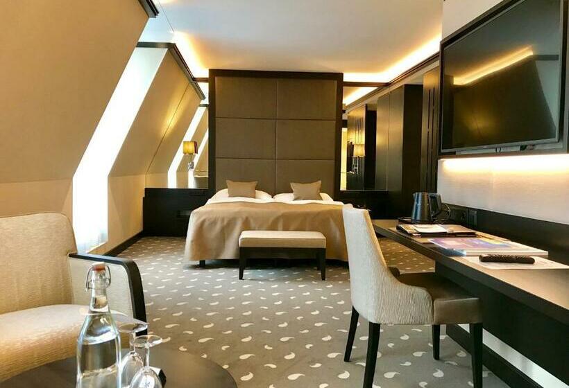 سوییت جونیور لوکس, Monopol Luzern