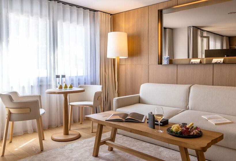 سوییت جونیور, Schweizerhof Zermatt   A Small Luxury
