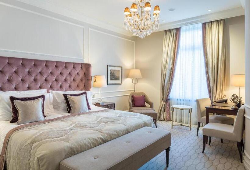 Полулюкс, Fairmont Hotel Vier Jahreszeiten, Hotel Des Jahres 2023 & 2024  Die 101 Besten