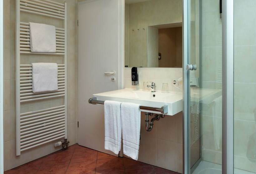 اتاق استاندارد سه نفره, Centro Hotel Mondial München, Trademark Collection By Wyndham