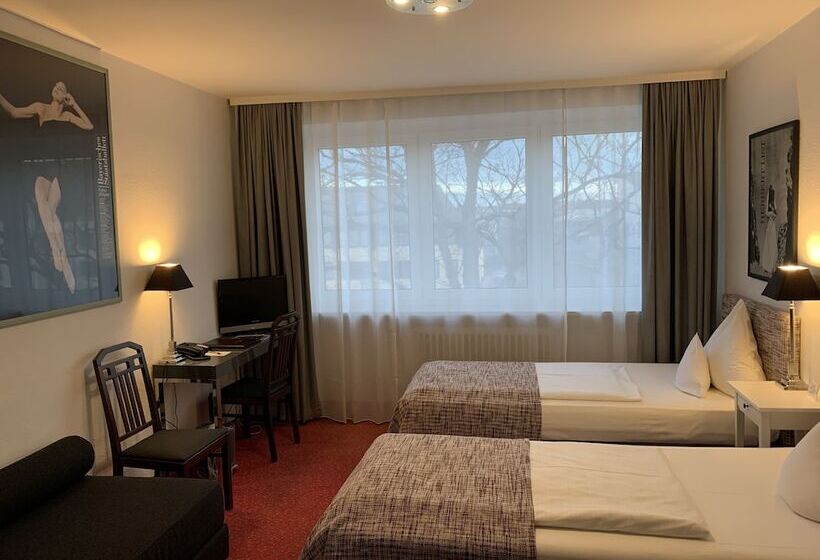 اتاق استاندارد سه نفره, Nymphenburg City  Munchen