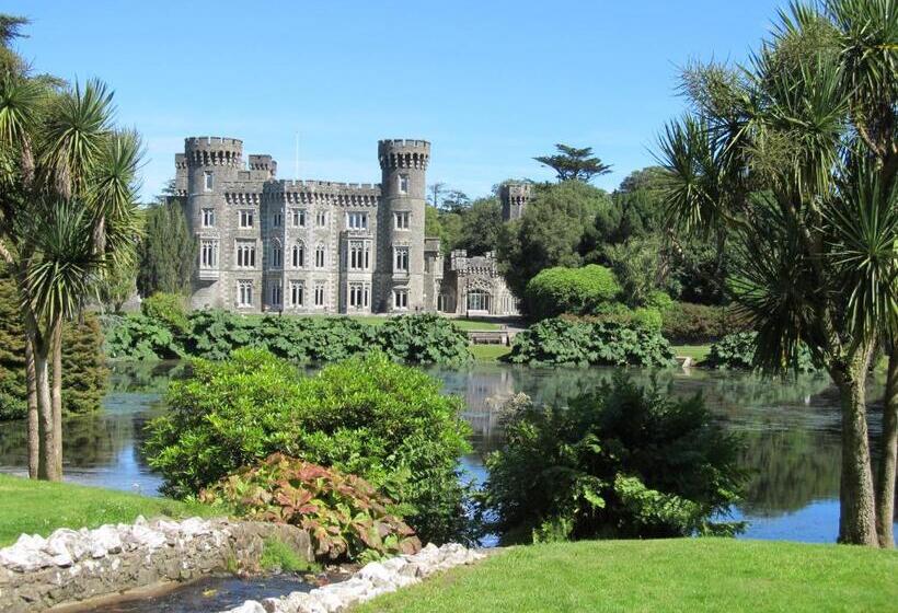 اتاق سوپریور, Whitford House