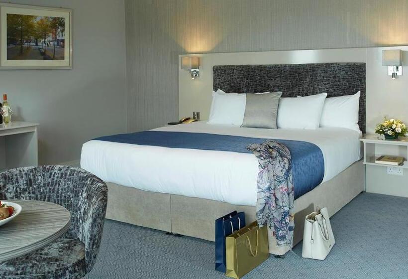 اتاق لوکس با تخت بزرگ, Tower Hotel & Leisure Centre
