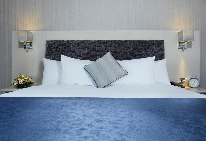 اتاق لوکس با تخت بزرگ, Tower Hotel & Leisure Centre