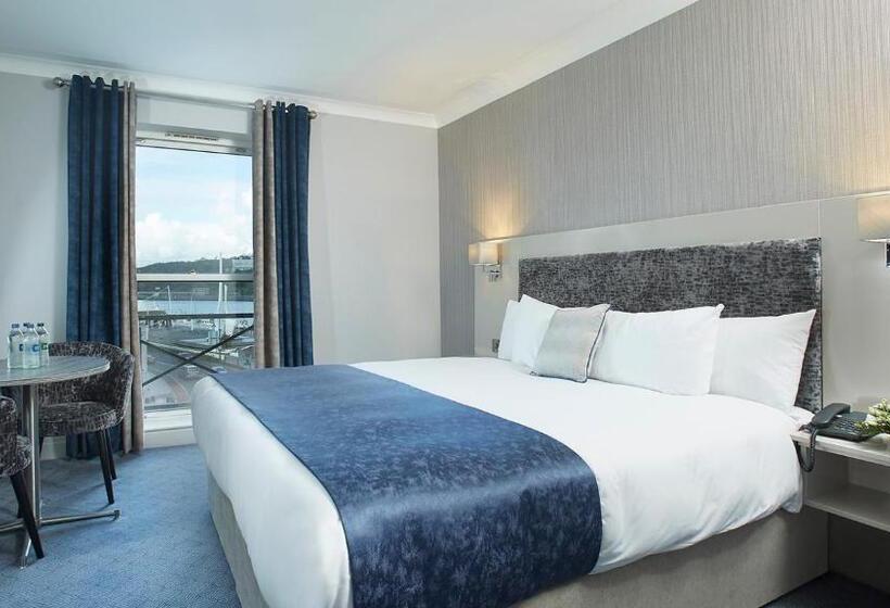 اتاق لوکس با تخت بزرگ, Tower Hotel & Leisure Centre