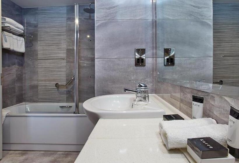 اتاق لوکس با تخت بزرگ, Tower Hotel & Leisure Centre