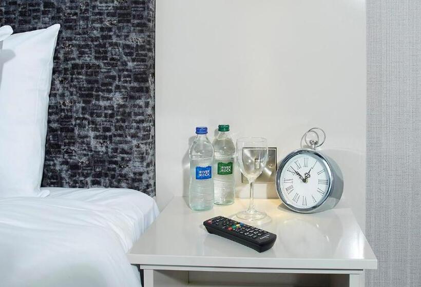 اتاق استاندارد سه نفره, Tower Hotel & Leisure Centre