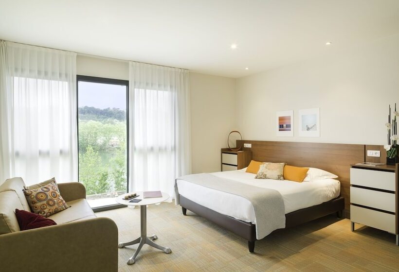 استودیوی استاندارد, Lyon Metropole