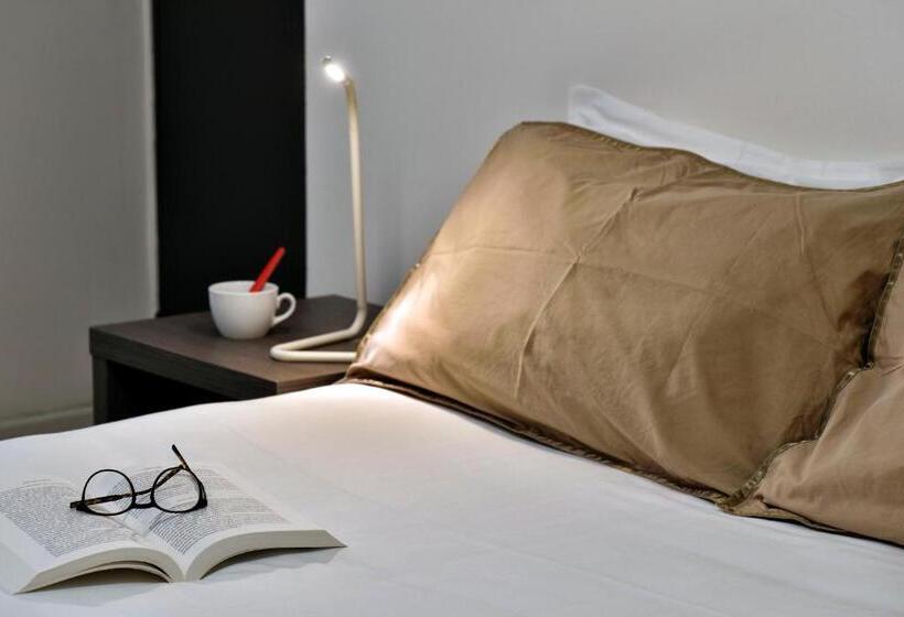 استودیوی استاندارد, Fesch & Spa