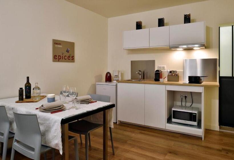 استودیوی استاندارد, Fesch & Spa