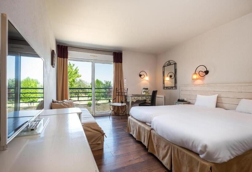 Номер Престиж, L Ermitage Hotel & Restaurant