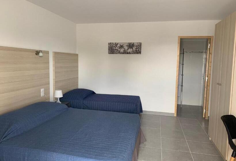 Standard Triple Room with Terrace, Clamador