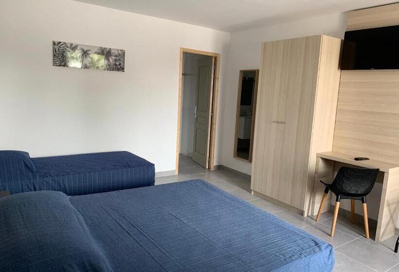 Standard Triple Room with Terrace, Clamador