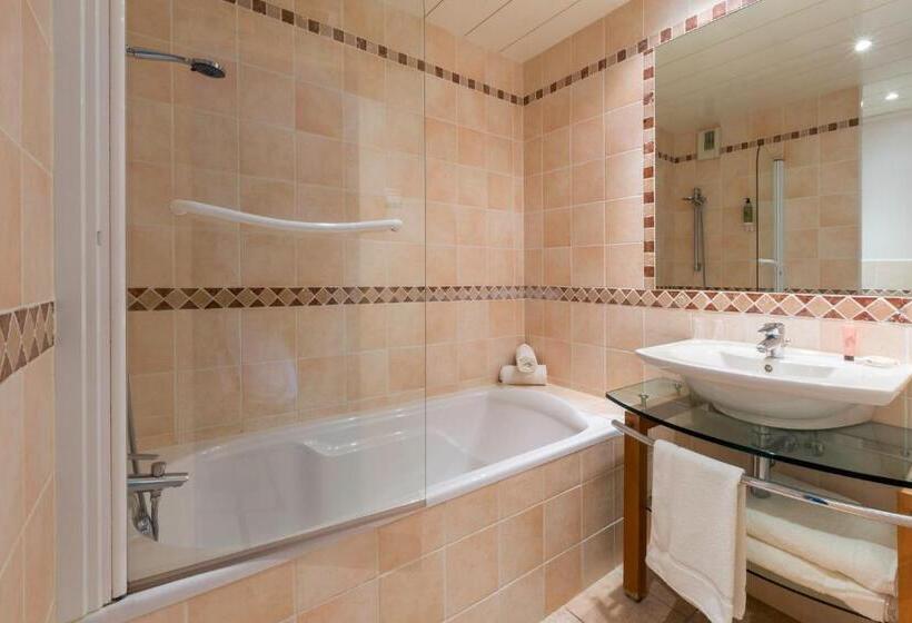 اتاق راحتی, Restaurant Le Dauphin Et Le Spa Du Prieuré