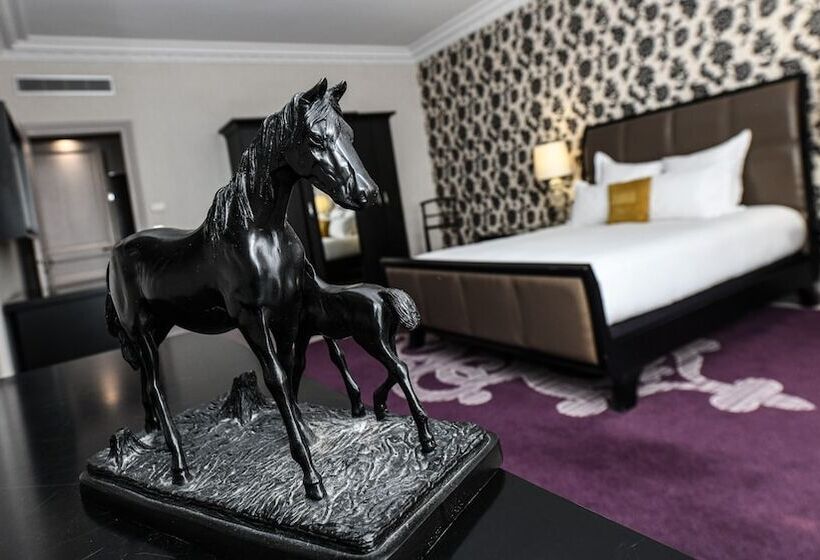 اتاق خانوادگی با چشم‌انداز دریا, Le Grand Hotel De Cabourg   Mgallery Hotel Collection