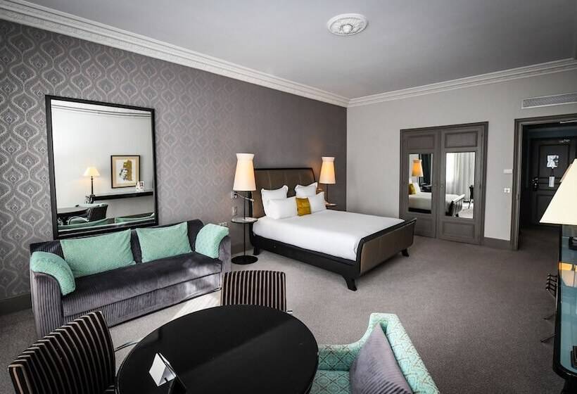 اتاق خانوادگی با چشم‌انداز دریا, Le Grand Hotel De Cabourg   Mgallery Hotel Collection
