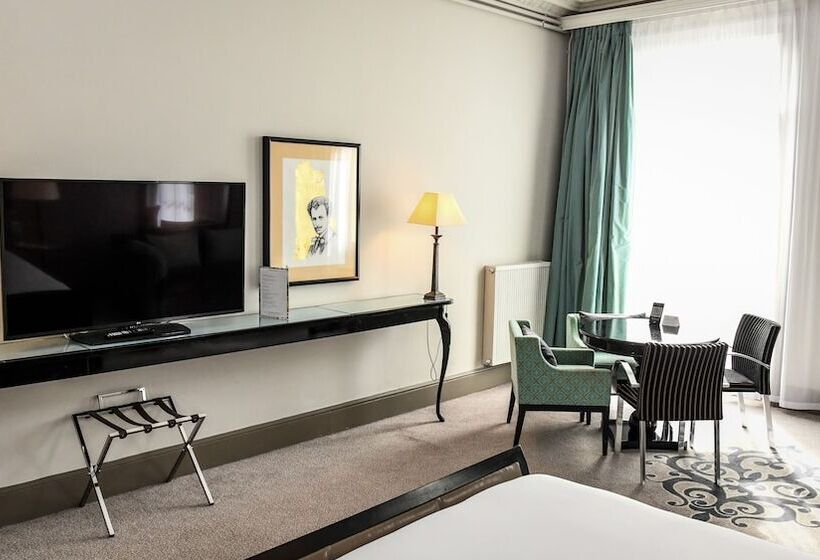 اتاق خانوادگی با چشم‌انداز باغ, Le Grand Hotel De Cabourg   Mgallery Hotel Collection