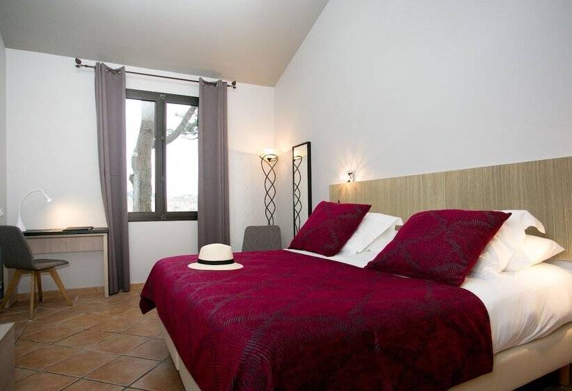Номер Комфорт, Le Relais Des Trois Mas