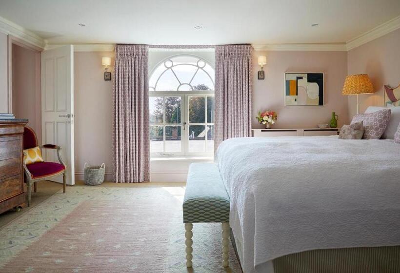 Номер Стандарт, The Grosvenor Stockbridge