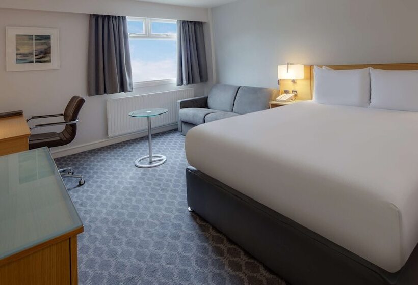 Семейный Номер, Hilton London Watford